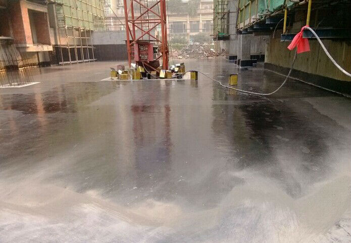 在工業領域中聚脲噴涂對環氧地坪的使用