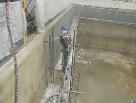 大型水池聚脲防腐施工現場